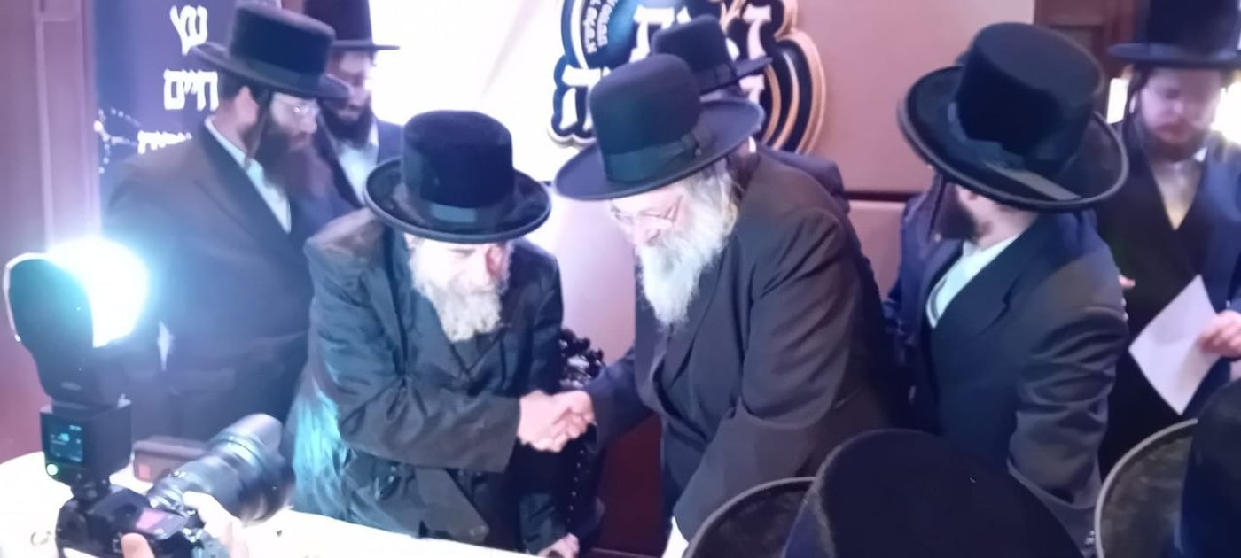 ראש העיר שנרדם בוועידה | 'זיידל'ע' עם כל התמונות, הנייעס והחשיפות של השבוע
