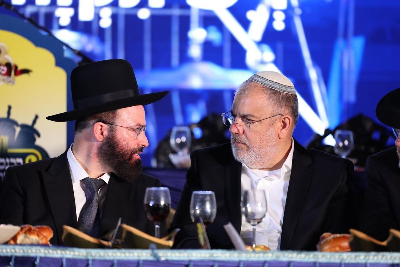 ראש העיר שנרדם בוועידה | 'זיידל'ע' עם כל התמונות, הנייעס והחשיפות של השבוע
