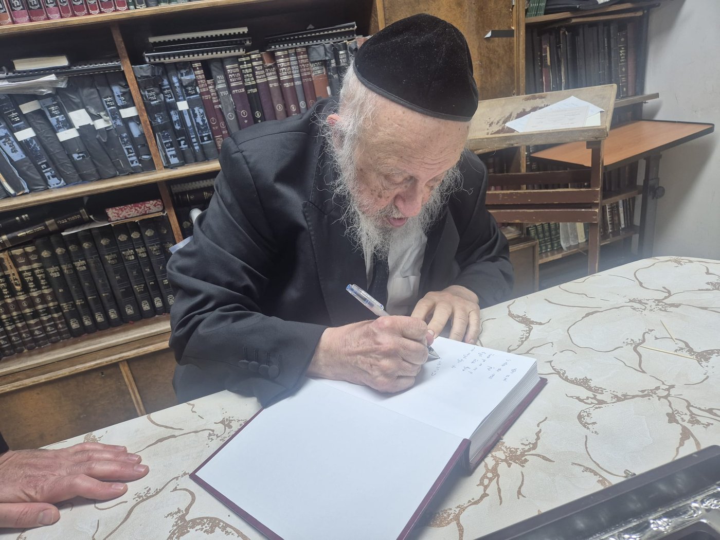 ראש העיר שנרדם בוועידה | 'זיידל'ע' עם כל התמונות, הנייעס והחשיפות של השבוע