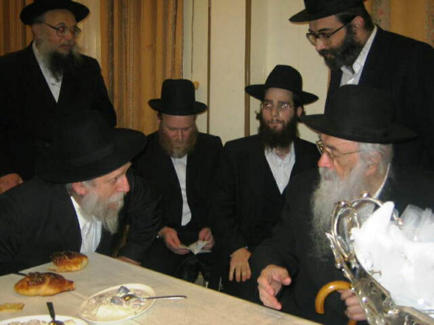 הגאון רבי חנוך זילבר זצ"ל, עם חמיו הגר"ח גריינמן זצ"ל