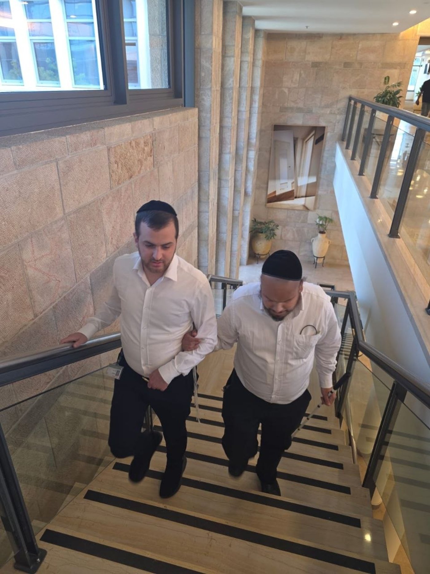 ראש העיר שנרדם בוועידה | 'זיידל'ע' עם כל התמונות, הנייעס והחשיפות של השבוע