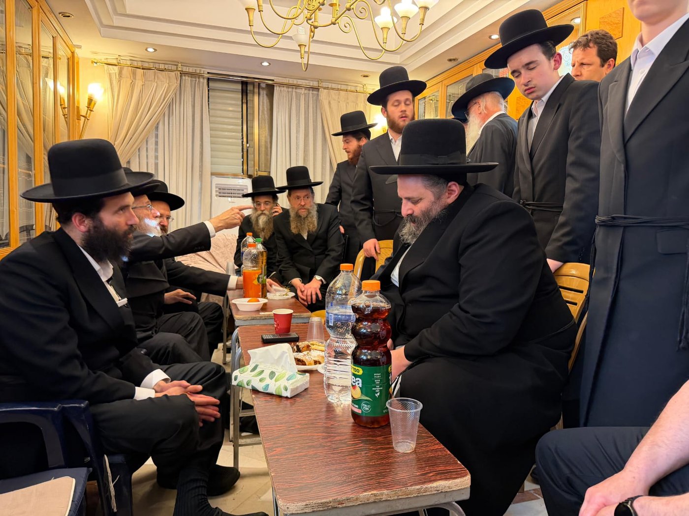 אישי ציבור ורבנים בניחום אבלים