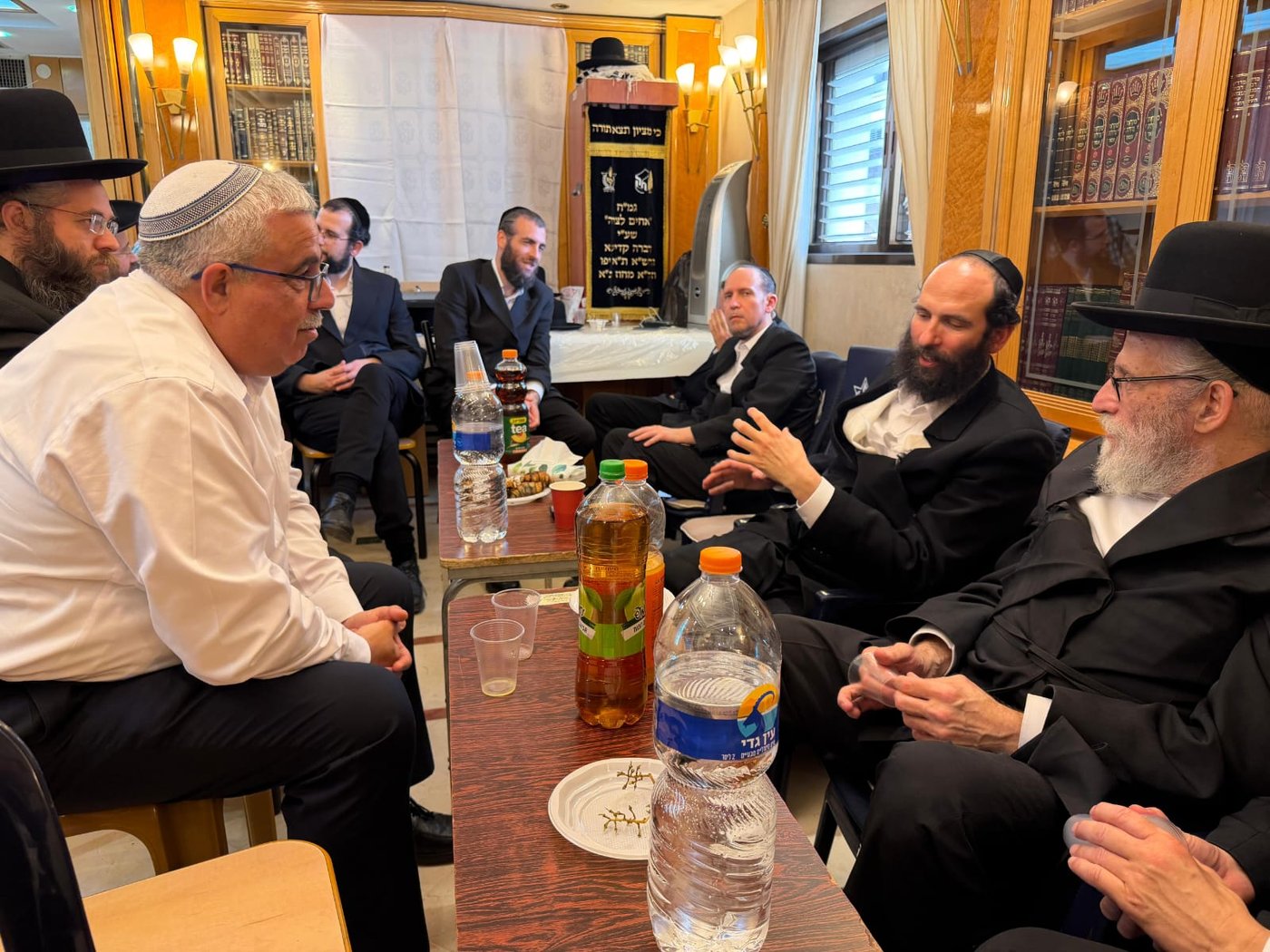 אישי ציבור ורבנים בניחום אבלים
