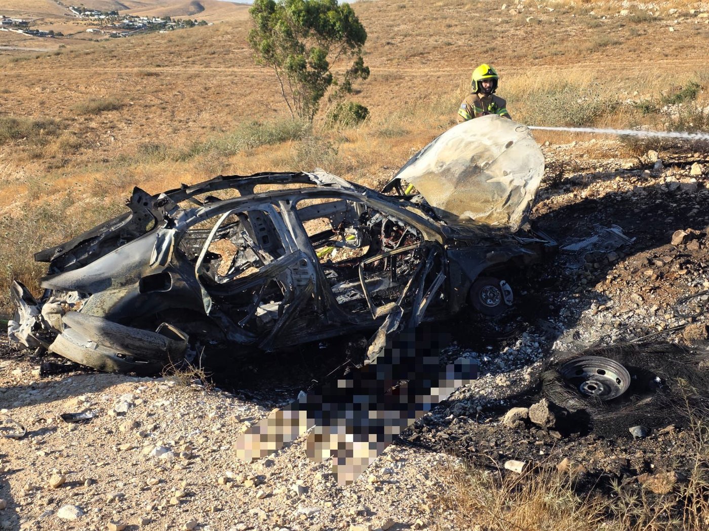 זירה מחרידה: שני הרוגים אותרו ברכב שנשרף כליל בדרום הארץ