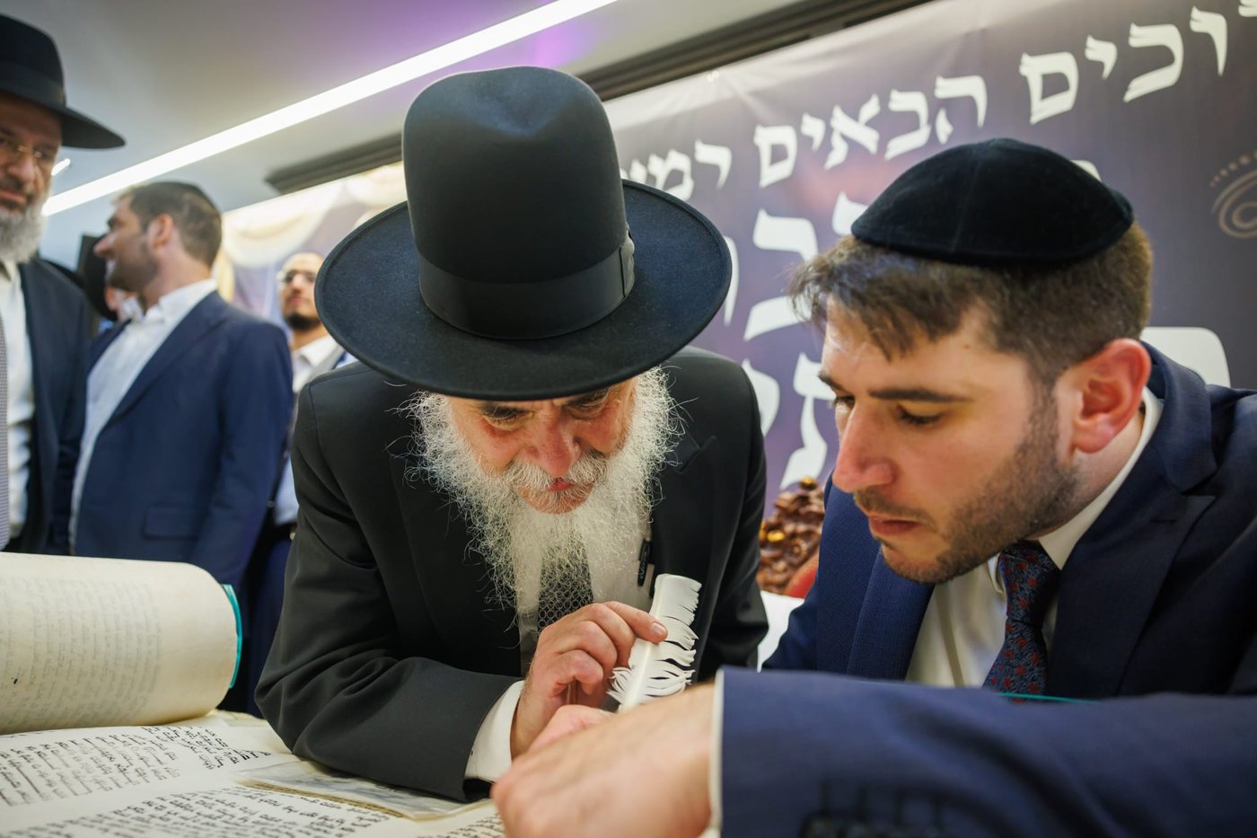 הכנסת ספר תורה נדבת ר' צביקה כהן