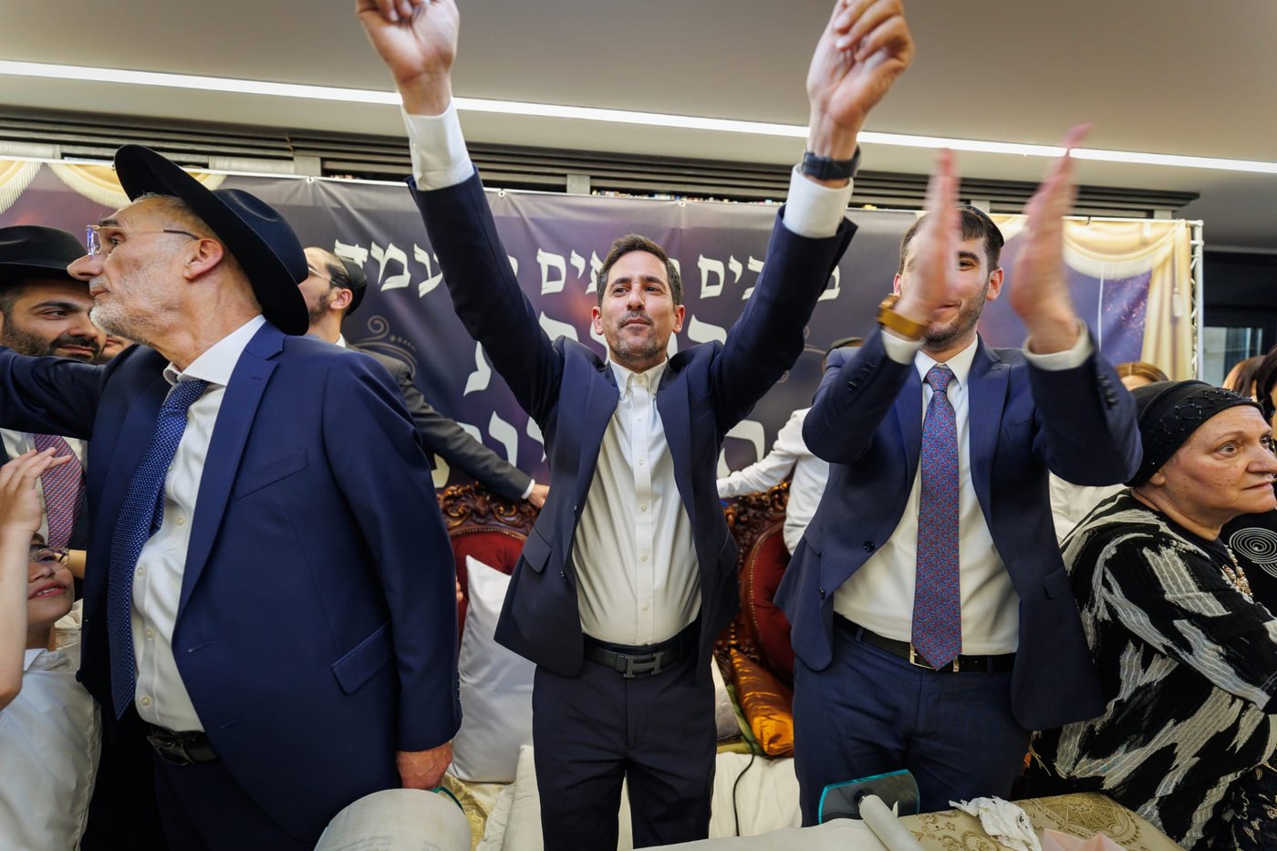 הכנסת ספר תורה נדבת ר' צביקה כהן