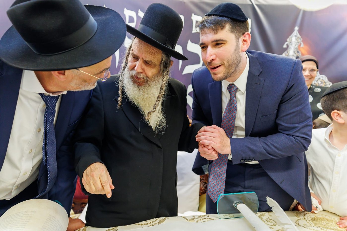 הכנסת ספר תורה נדבת ר' צביקה כהן