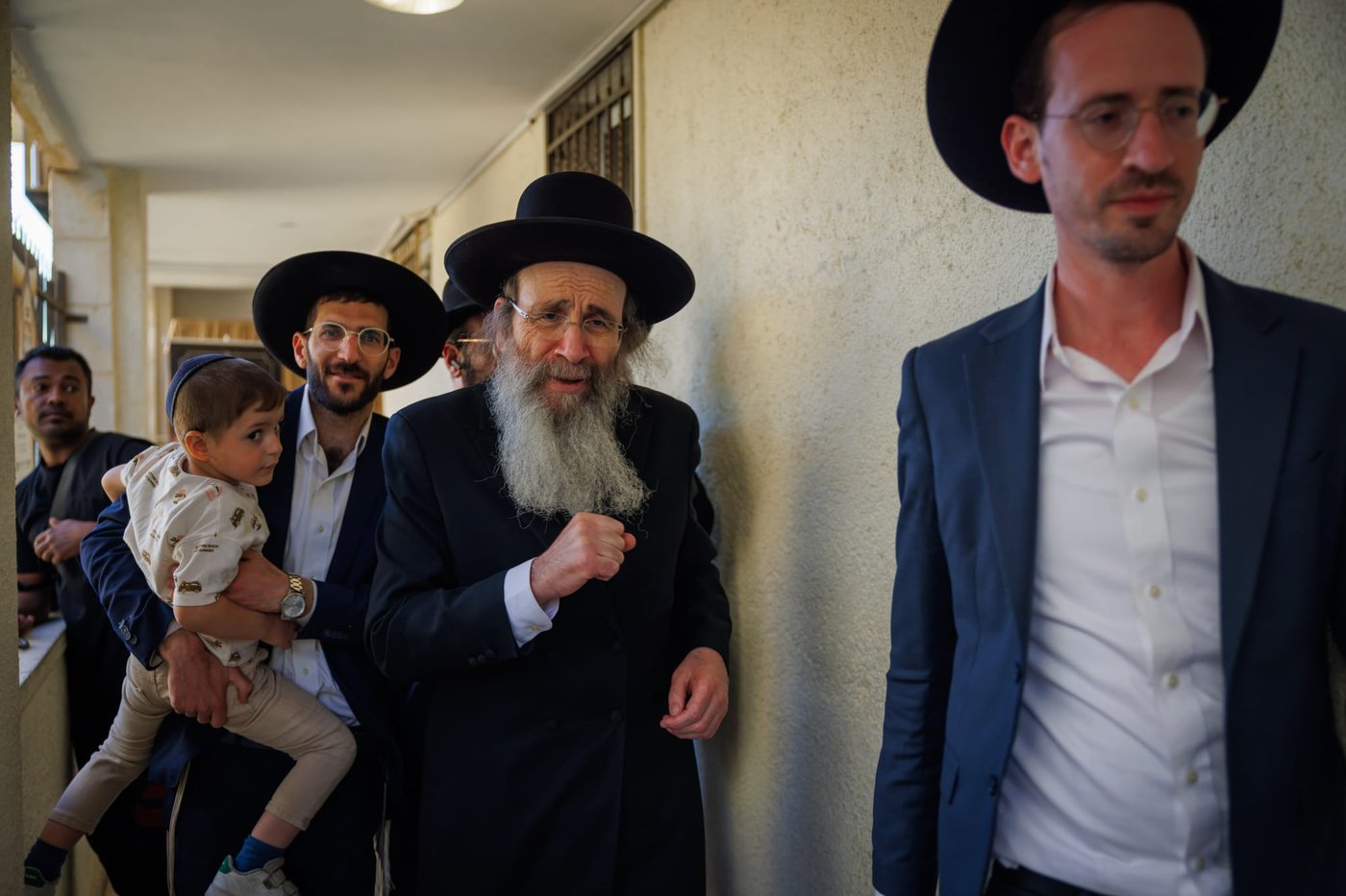 הכנסת ספר תורה נדבת ר' צביקה כהן