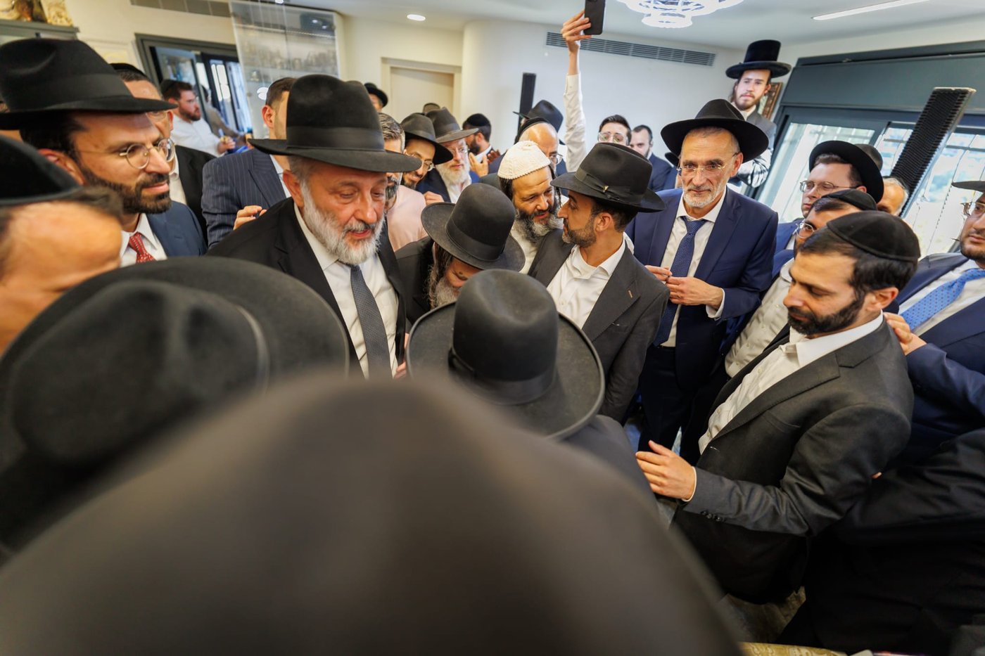 הכנסת ספר תורה נדבת ר' צביקה כהן