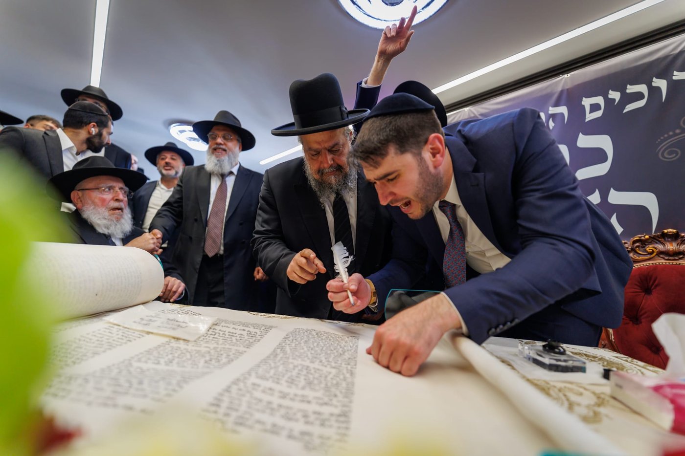 הכנסת ספר תורה נדבת ר' צביקה כהן