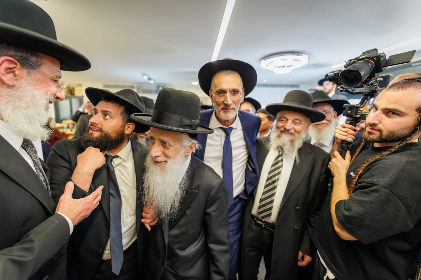 הכנסת ספר תורה נדבת ר' צביקה כהן