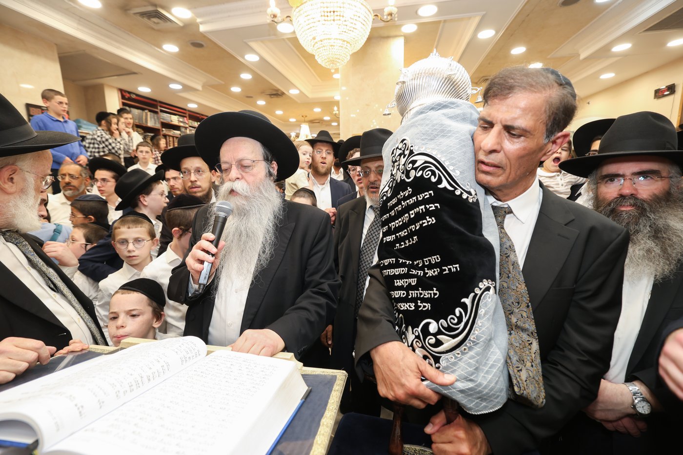 הכנסת ספר תורה לקהילת 'תפארת ציון'