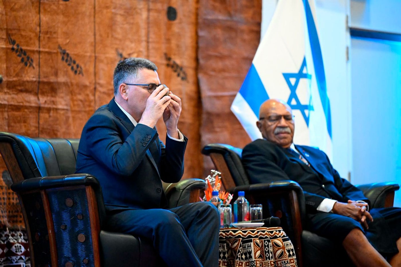 שר החוץ סער חנך את שגרירות ישראל בפיג'י