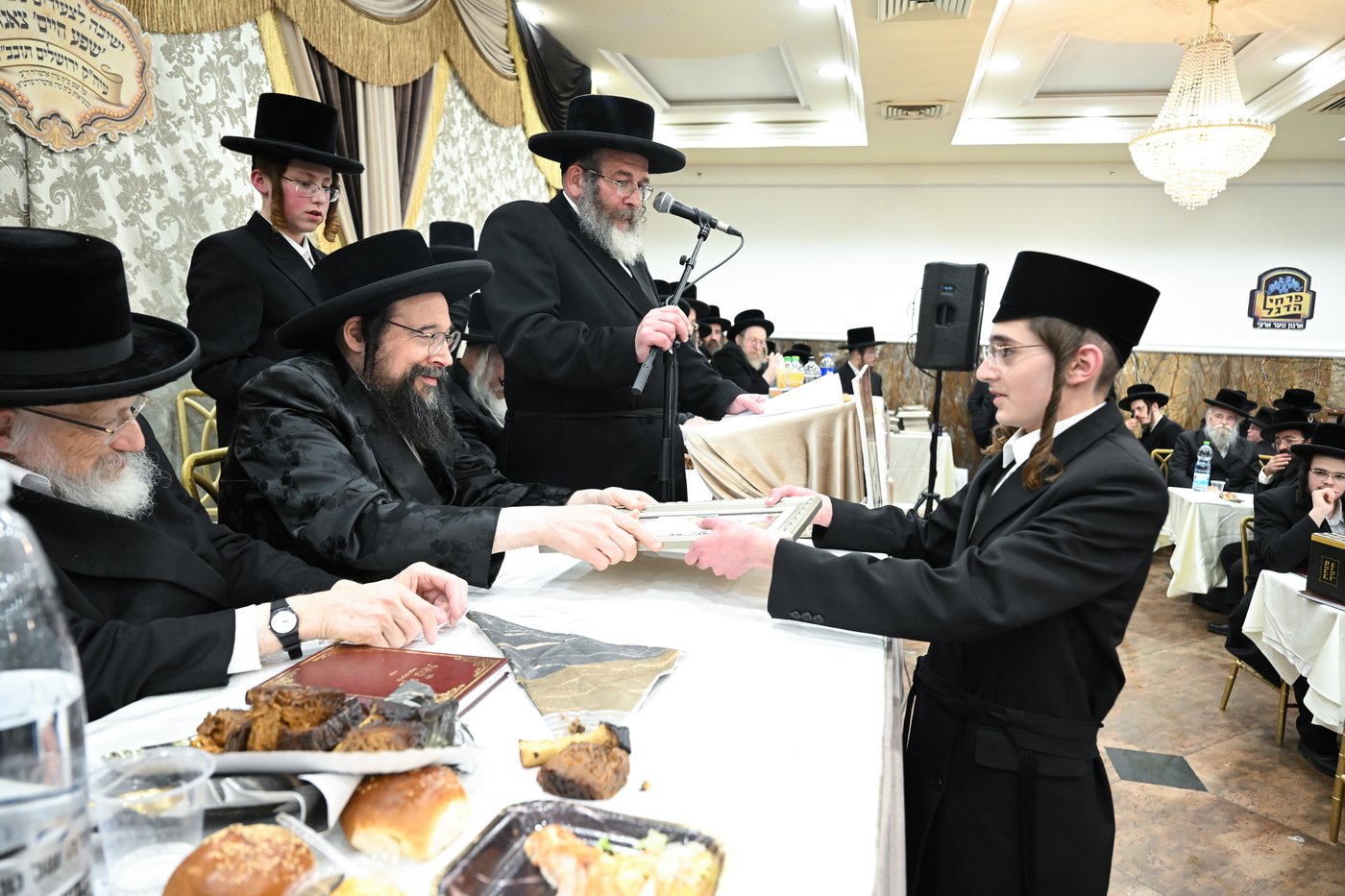 מעמד כבוד התורה בישיבת צאנז בירושלים