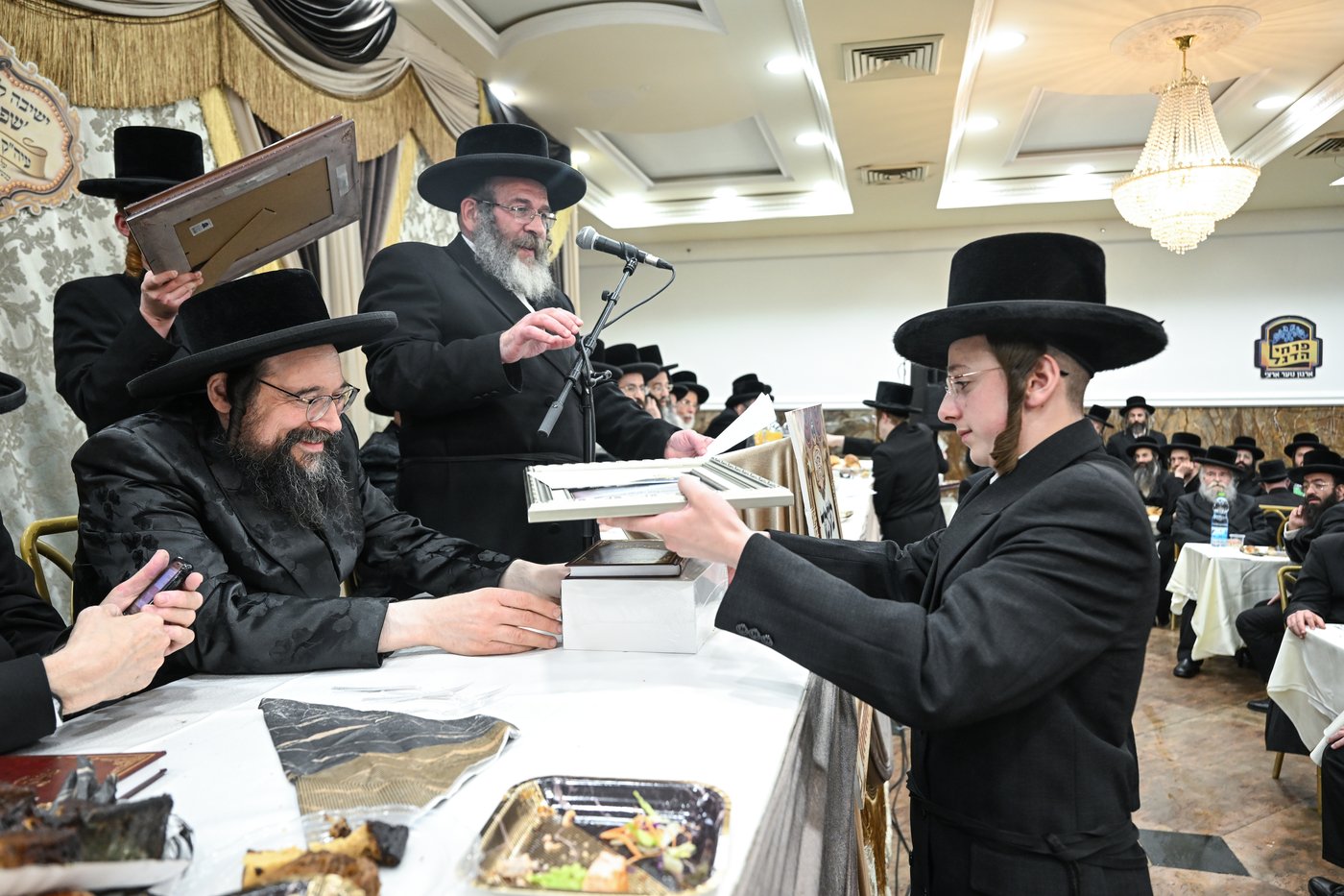 מעמד כבוד התורה בישיבת צאנז בירושלים
