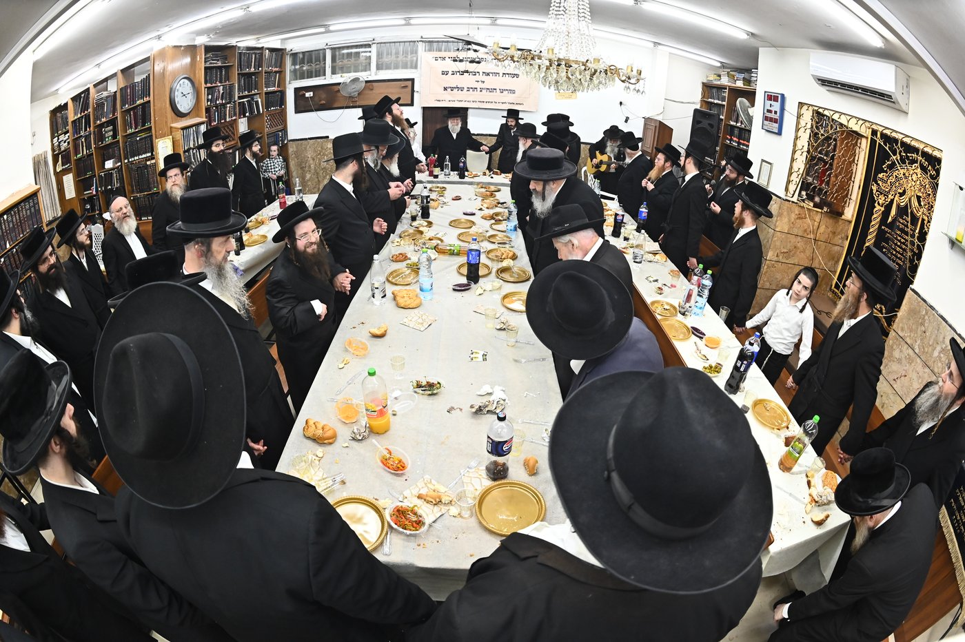 סעודת ההודאה אצל הגרח"י בידרמן