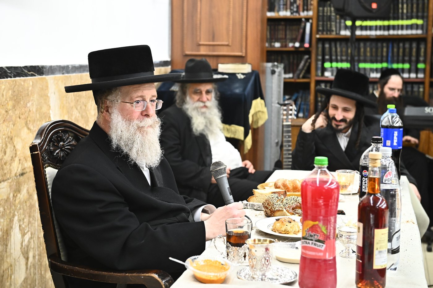 סעודת ההודאה אצל הגרח"י בידרמן
