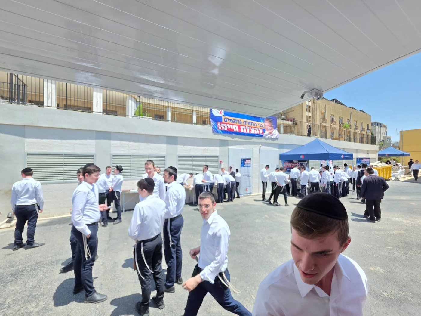 בחורי פוניבז בתרומת דגימות מח עצם