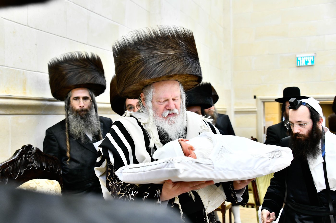 שמחת הברית בחצרות קרעטשניף - פרמשילאן - סטרופקוב