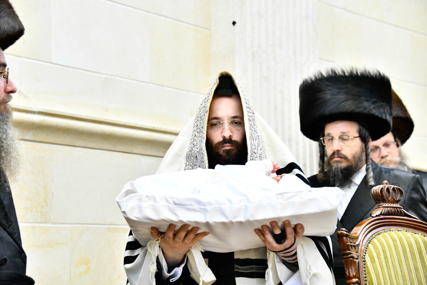 שמחת הברית בחצרות קרעטשניף - פרמשילאן - סטרופקוב