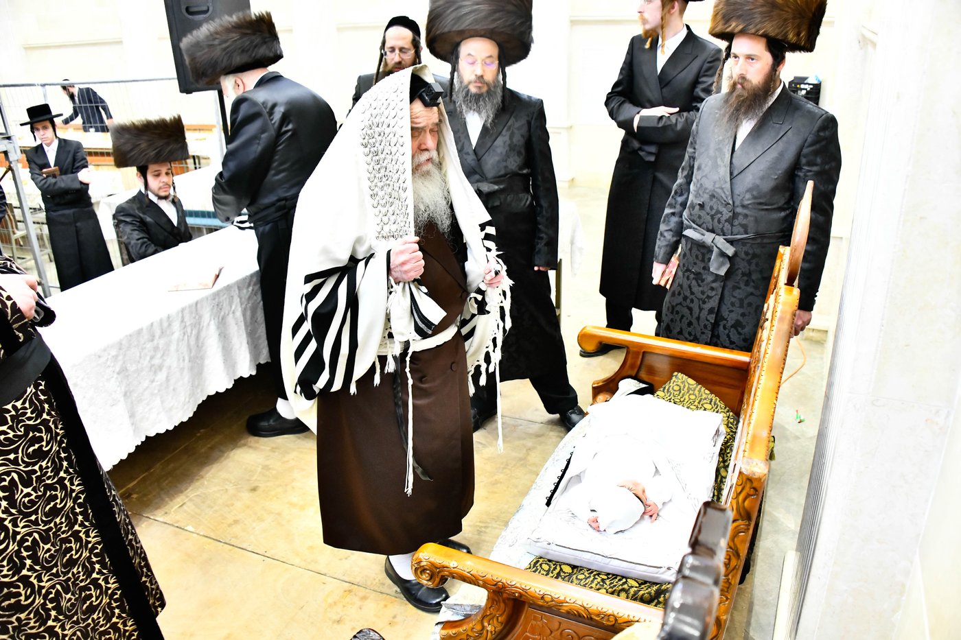 שמחת הברית בחצרות קרעטשניף - פרמשילאן - סטרופקוב