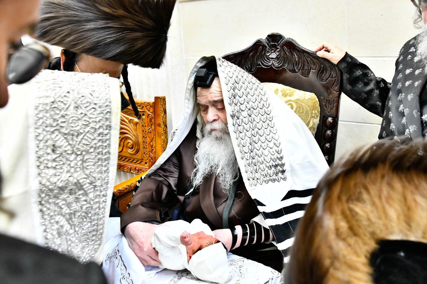 שמחת הברית בחצרות קרעטשניף - פרמשילאן - סטרופקוב