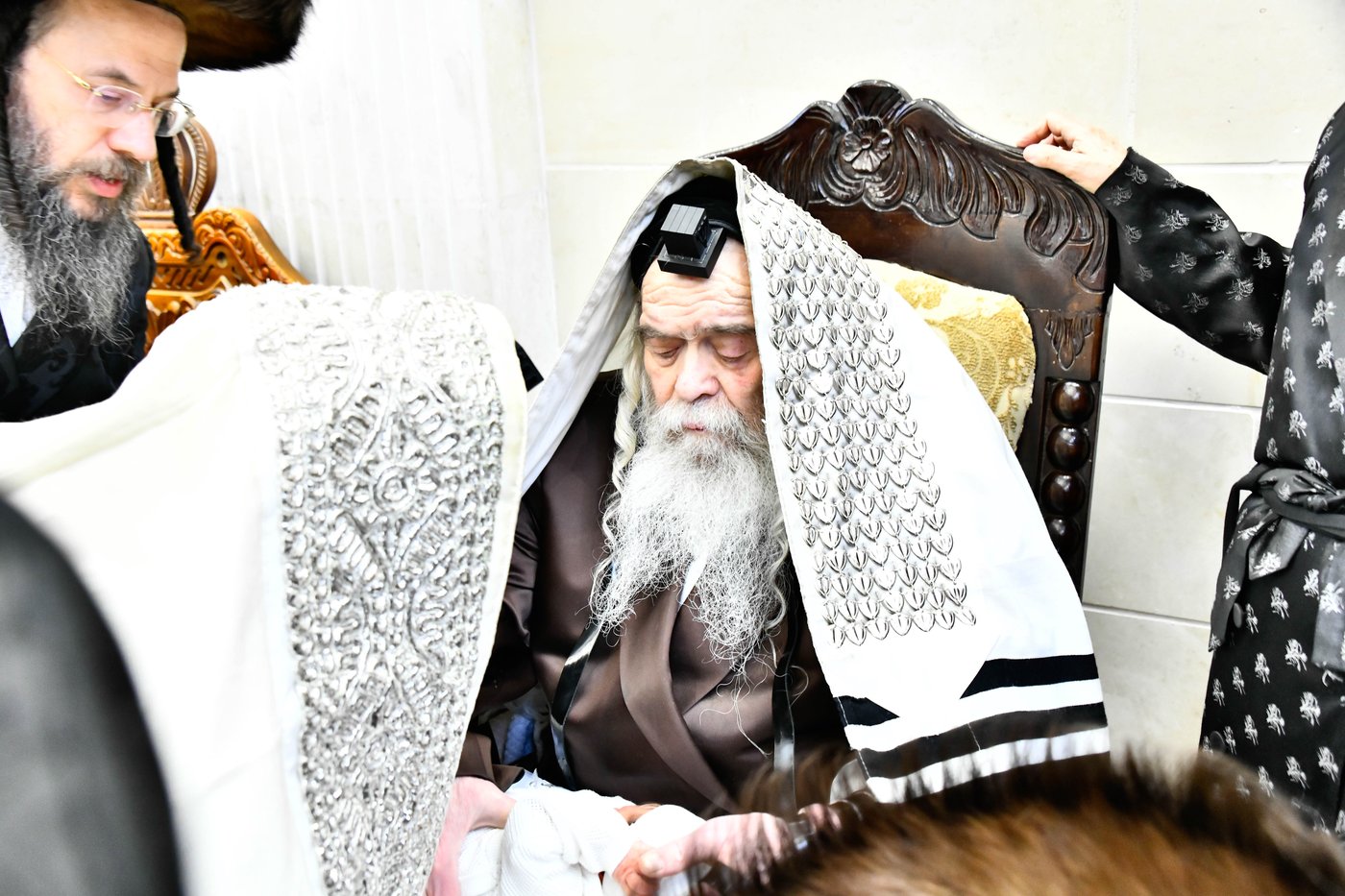 שמחת הברית בחצרות קרעטשניף - פרמשילאן - סטרופקוב