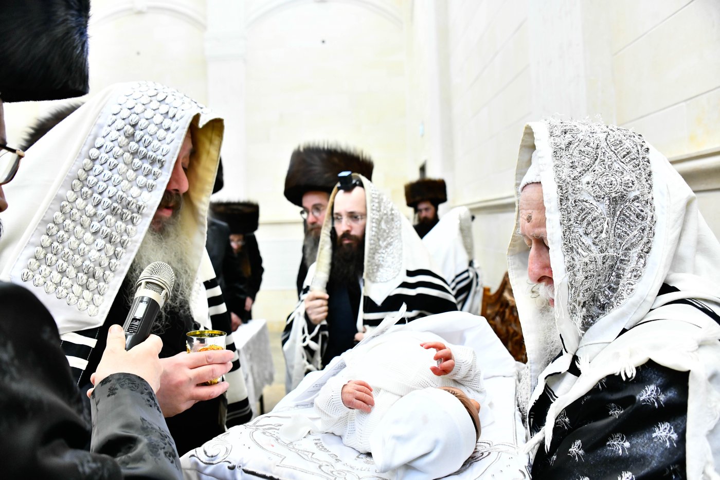 שמחת הברית בחצרות קרעטשניף - פרמשילאן - סטרופקוב