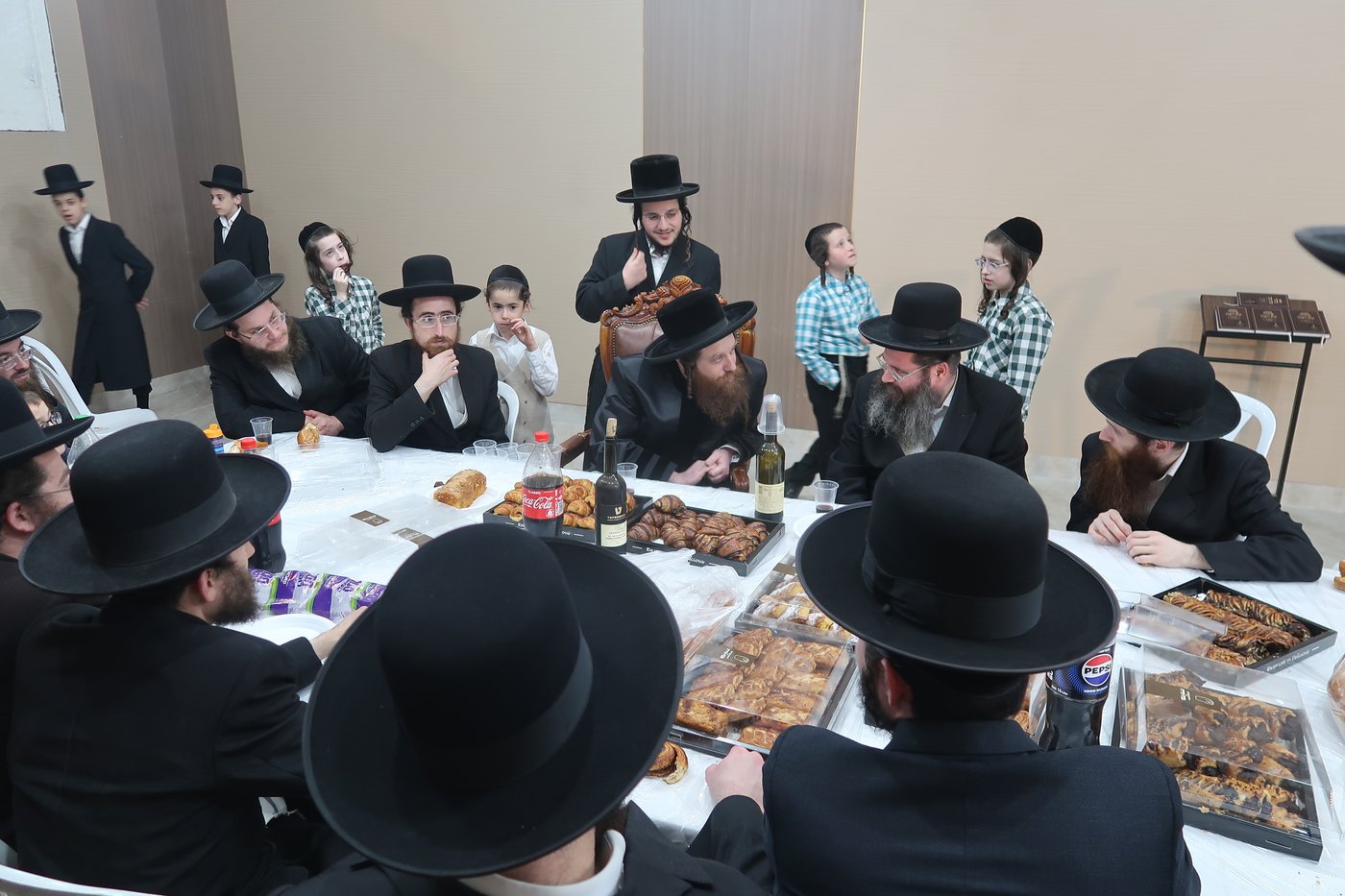 חנוכת הבית לבית החסידים דגור במתחם הסופרים