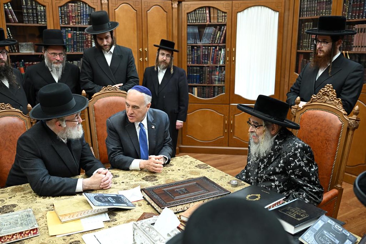 מבקר המדינה בניו יורק בביקור אצל האדמו"ר מסאטמר