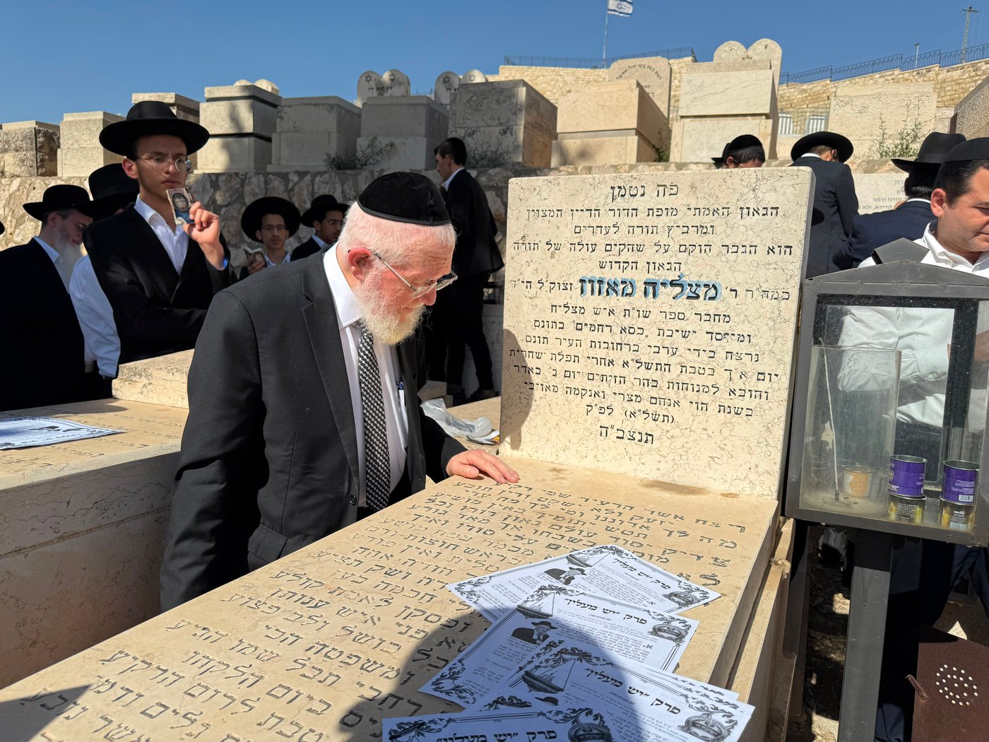 הקמת מצבה על קברו של הגר"ר מאזוז זצ"ל
