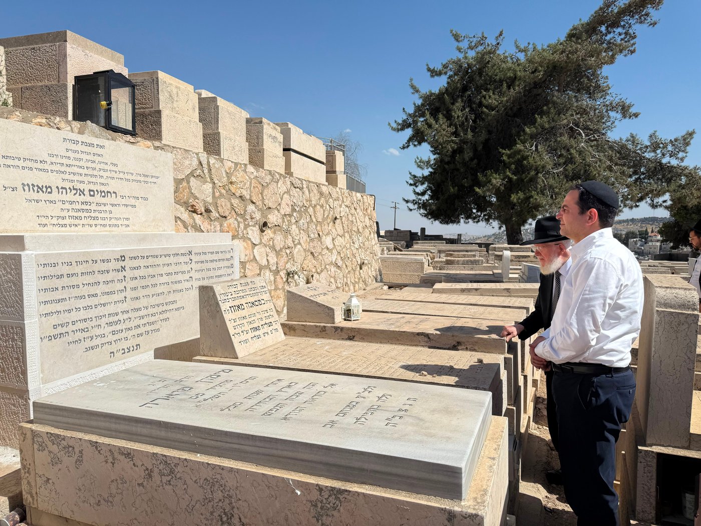 הקמת מצבה על קברו של הגר"ר מאזוז זצ"ל