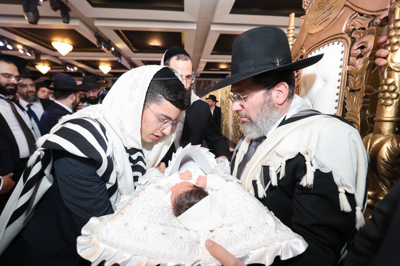 שמחת הברית לנינם המשותף של הראשל"צים הגר"י יוסף והגרש"מ עמאר