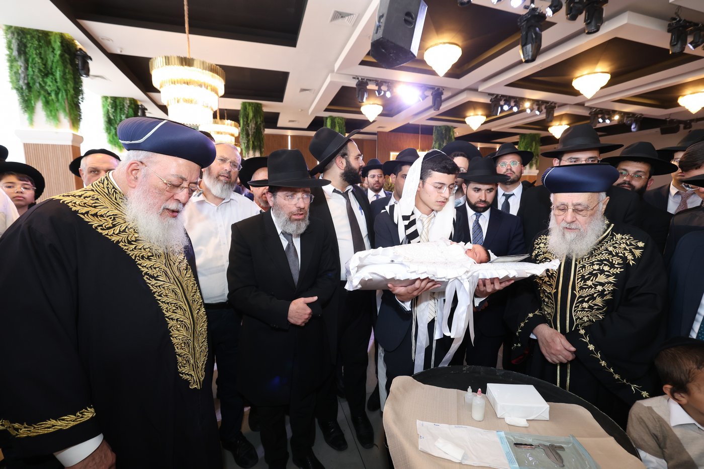 שמחת הברית לנינם המשותף של הראשל"צים הגר"י יוסף והגרש"מ עמאר