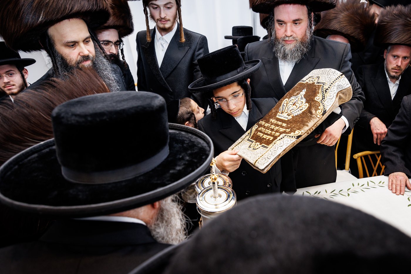 הכנסת ס"ת ע"י ליפא פרידמן בסאטמר