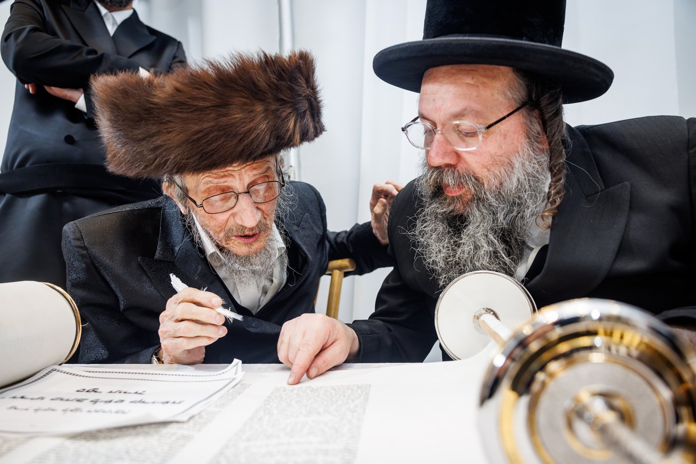 הכנסת ס"ת ע"י ליפא פרידמן בסאטמר