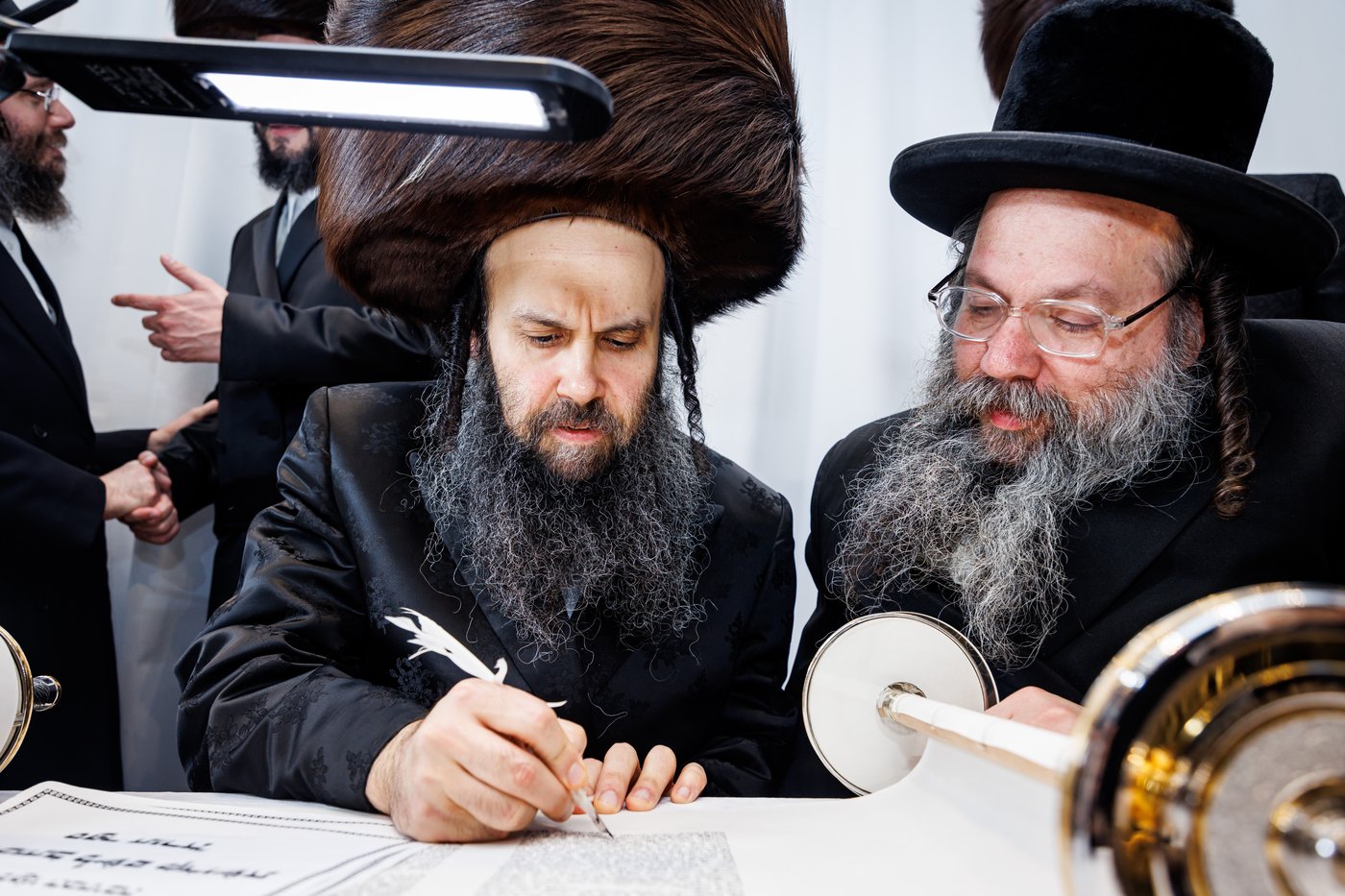 הכנסת ס"ת ע"י ליפא פרידמן בסאטמר