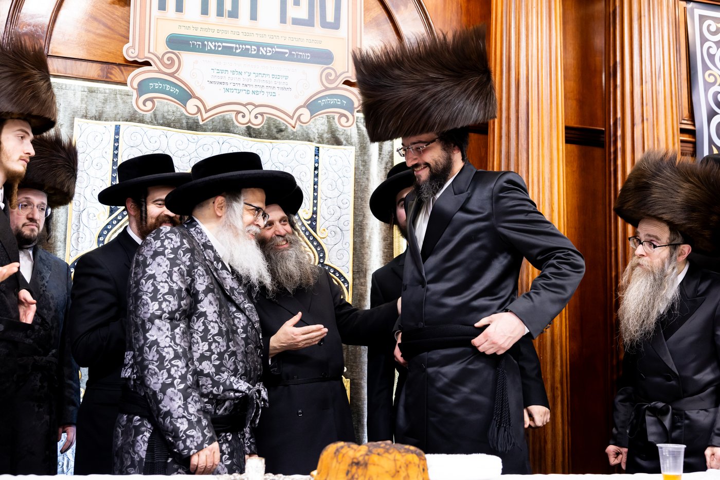 הכנסת ס"ת ע"י ליפא פרידמן בסאטמר