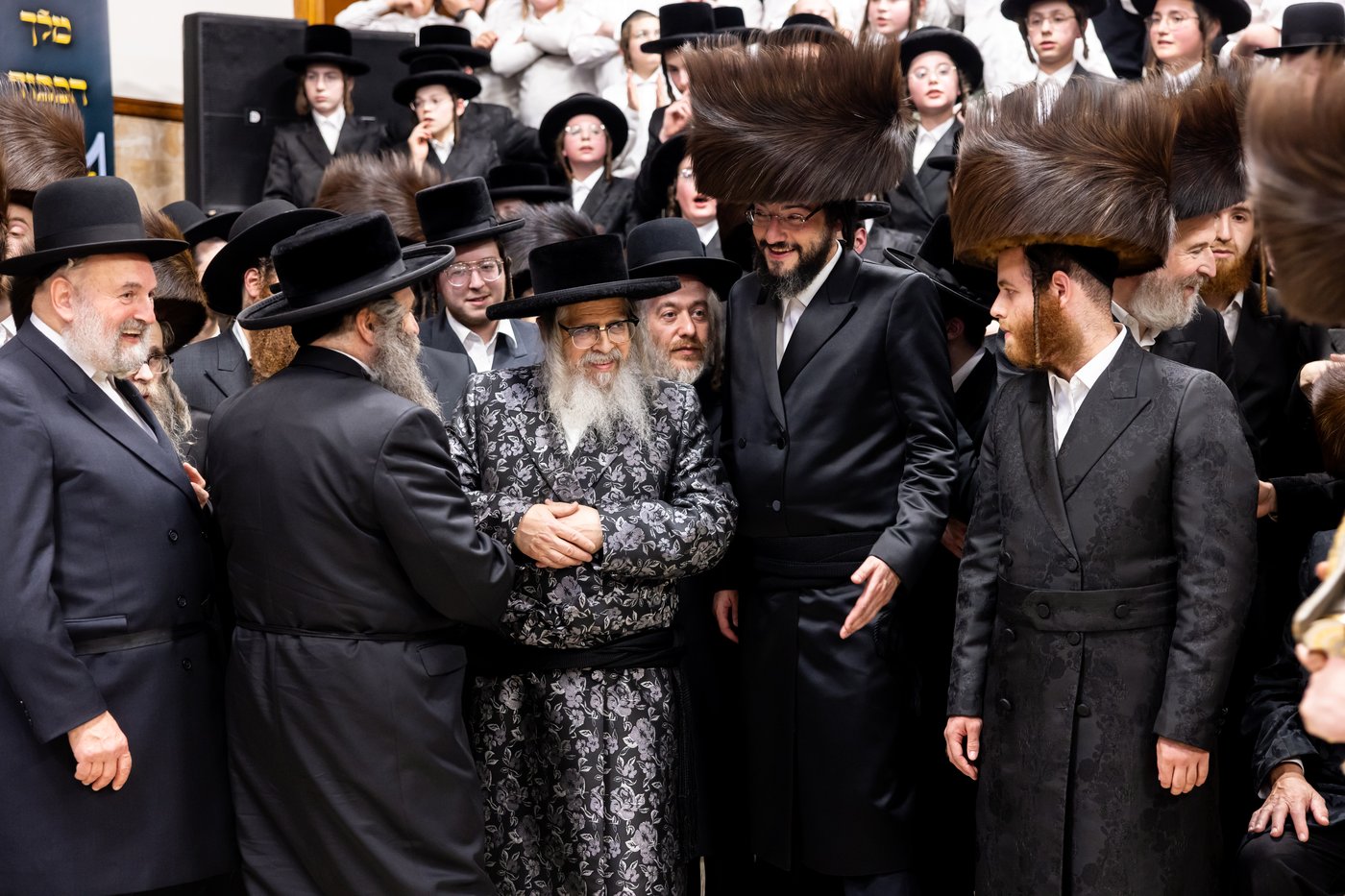הכנסת ס"ת ע"י ליפא פרידמן בסאטמר