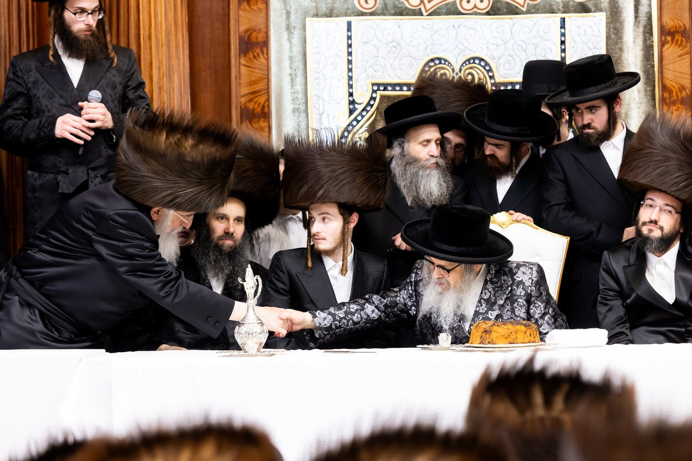 הכנסת ס"ת ע"י ליפא פרידמן בסאטמר