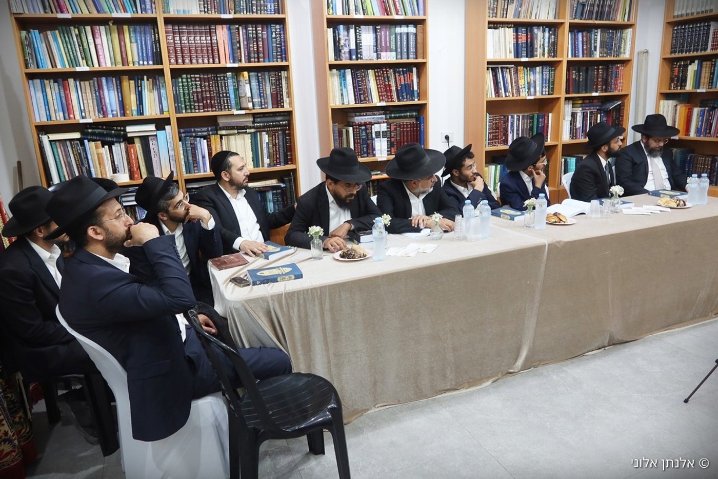 הרבנים במעמד
