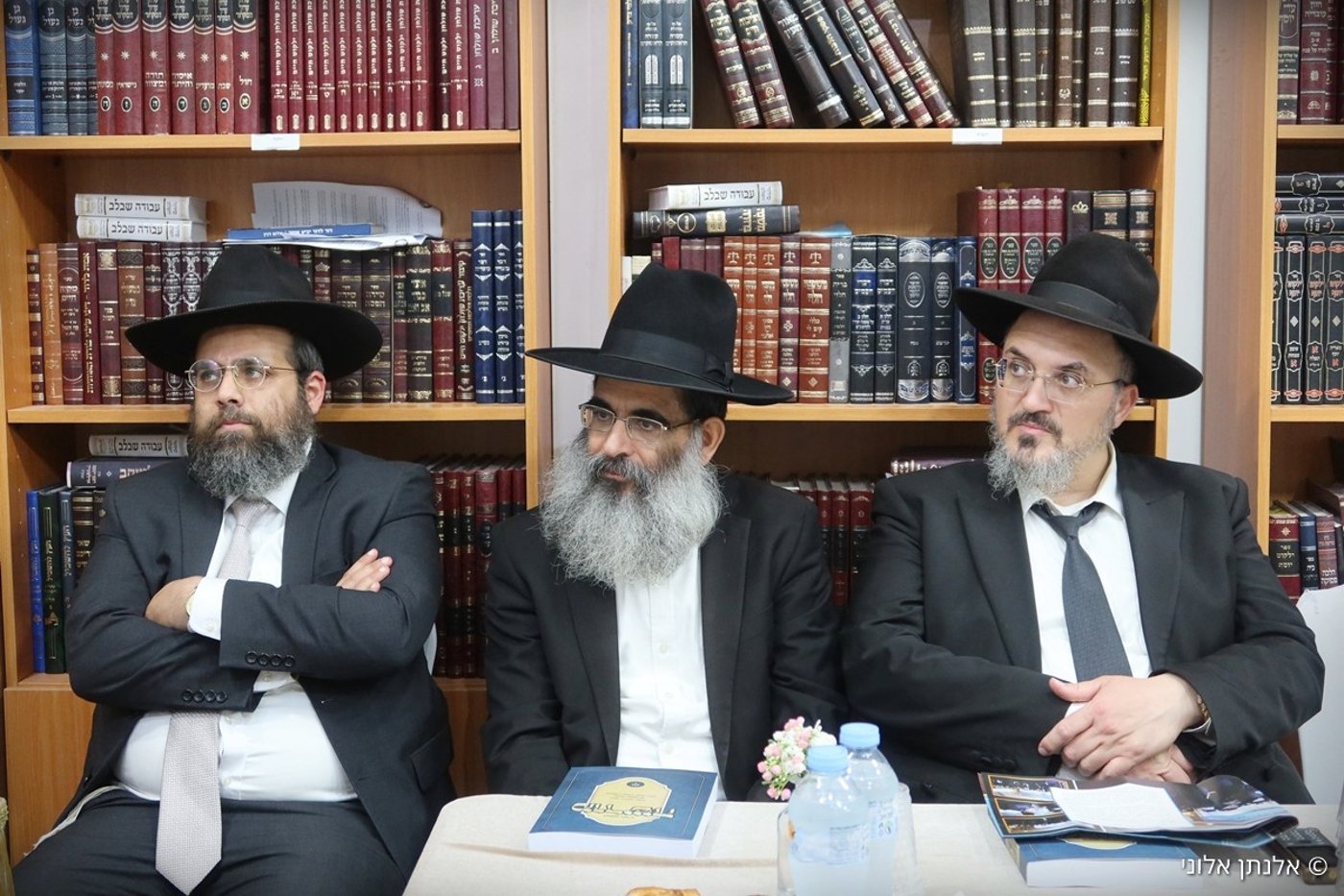 הרבנים במעמד