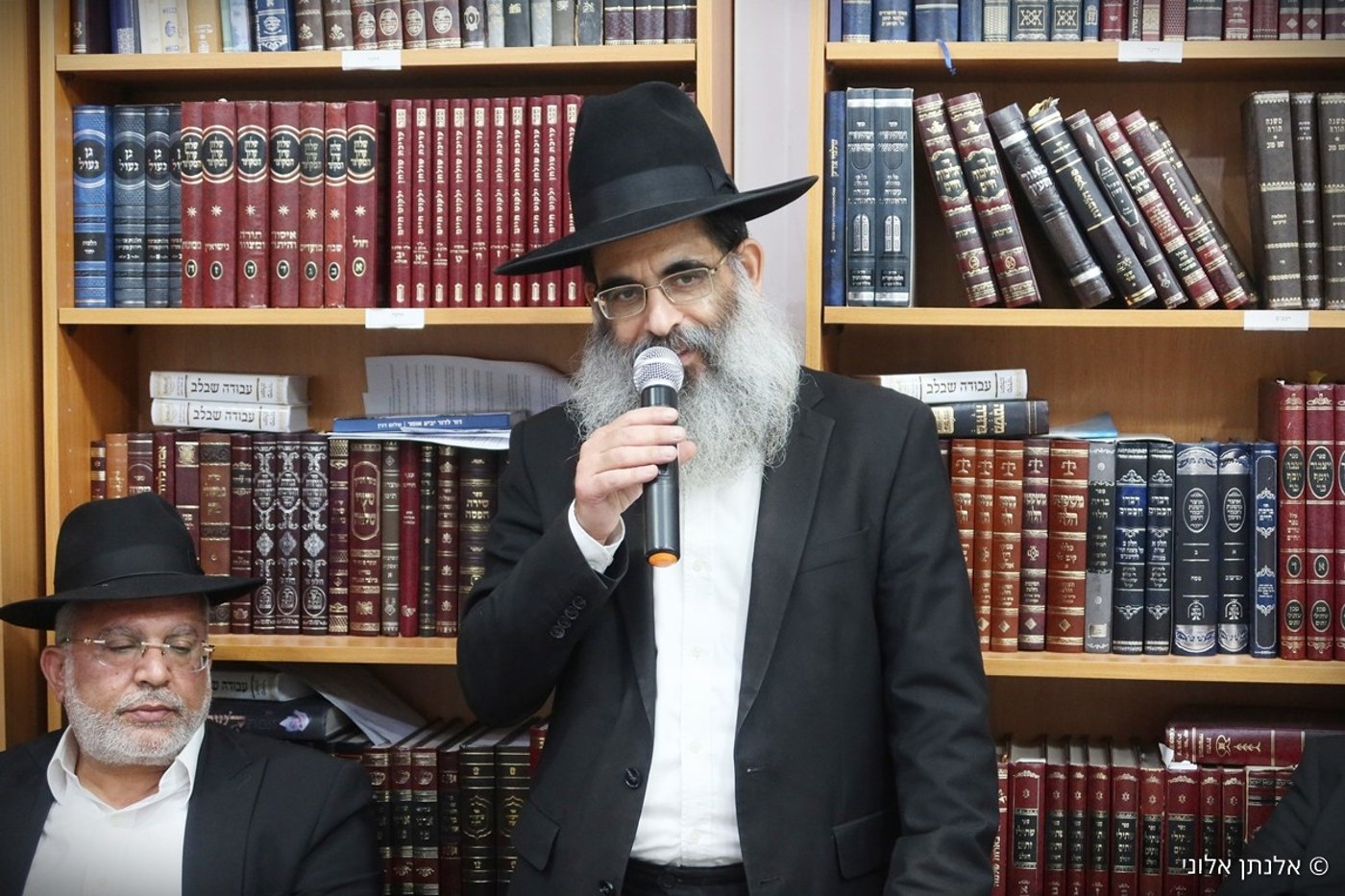 הרבנים במעמד