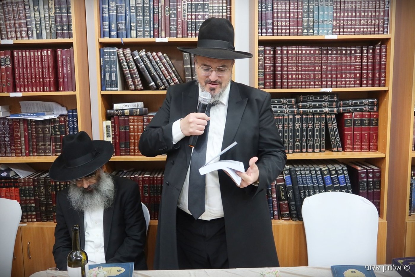 הרבנים במעמד