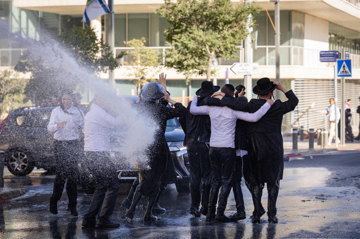 רימוני הלם, זרנוקים: 24 רגעים סוערים מהפגנות הפלג בתל אביב ובירושלים
