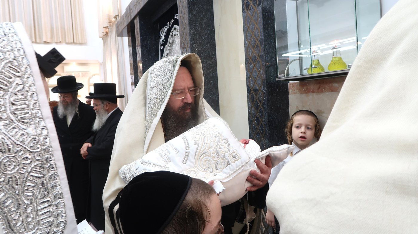שמחת הברית בחצרות טשארנאביל - מעליץ