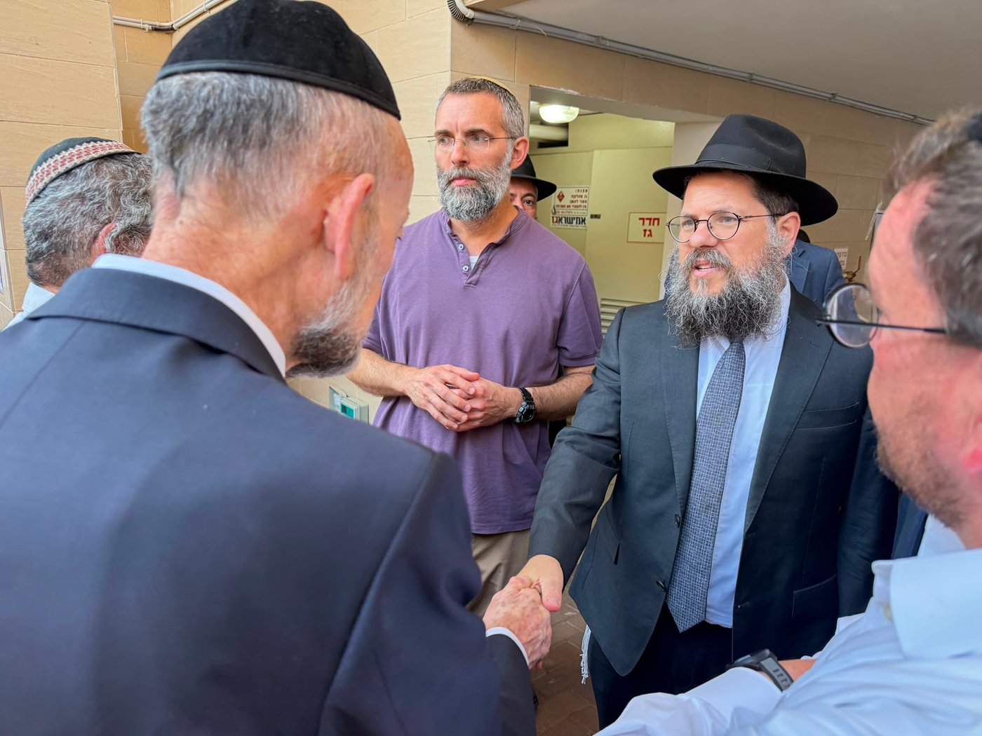 ניחום האבלים של מקלב בבית משפחת יערי