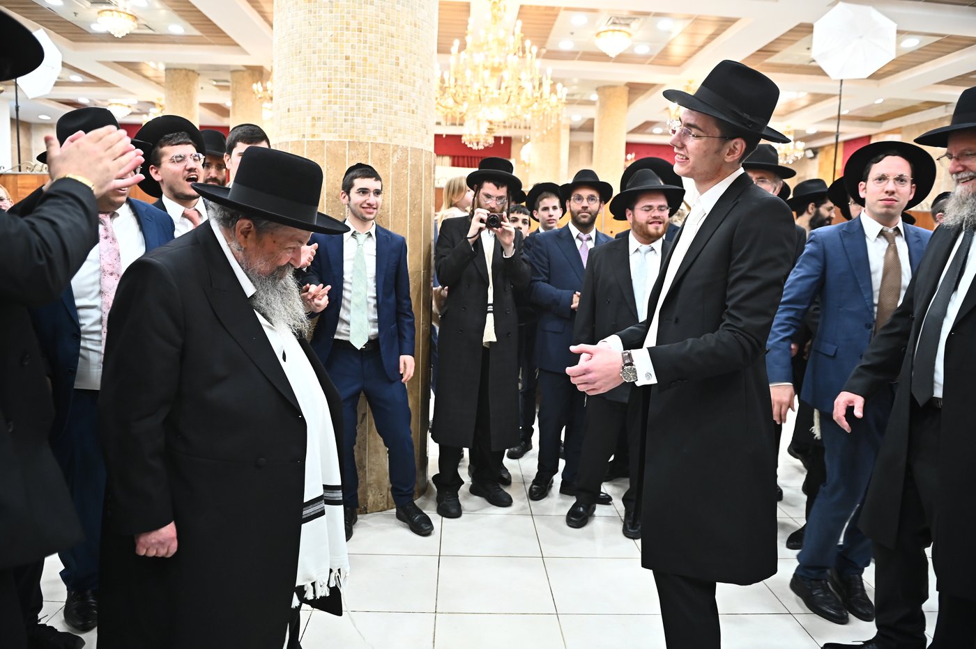 שמחת נישואי צאצאי הגר"א לוי והגרי"ד שפירא