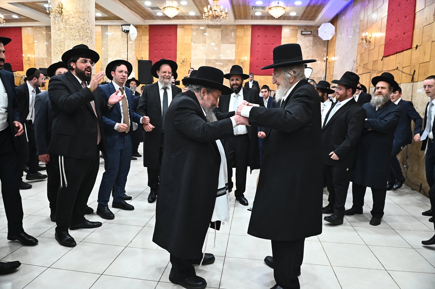 שמחת נישואי צאצאי הגר"א לוי והגרי"ד שפירא