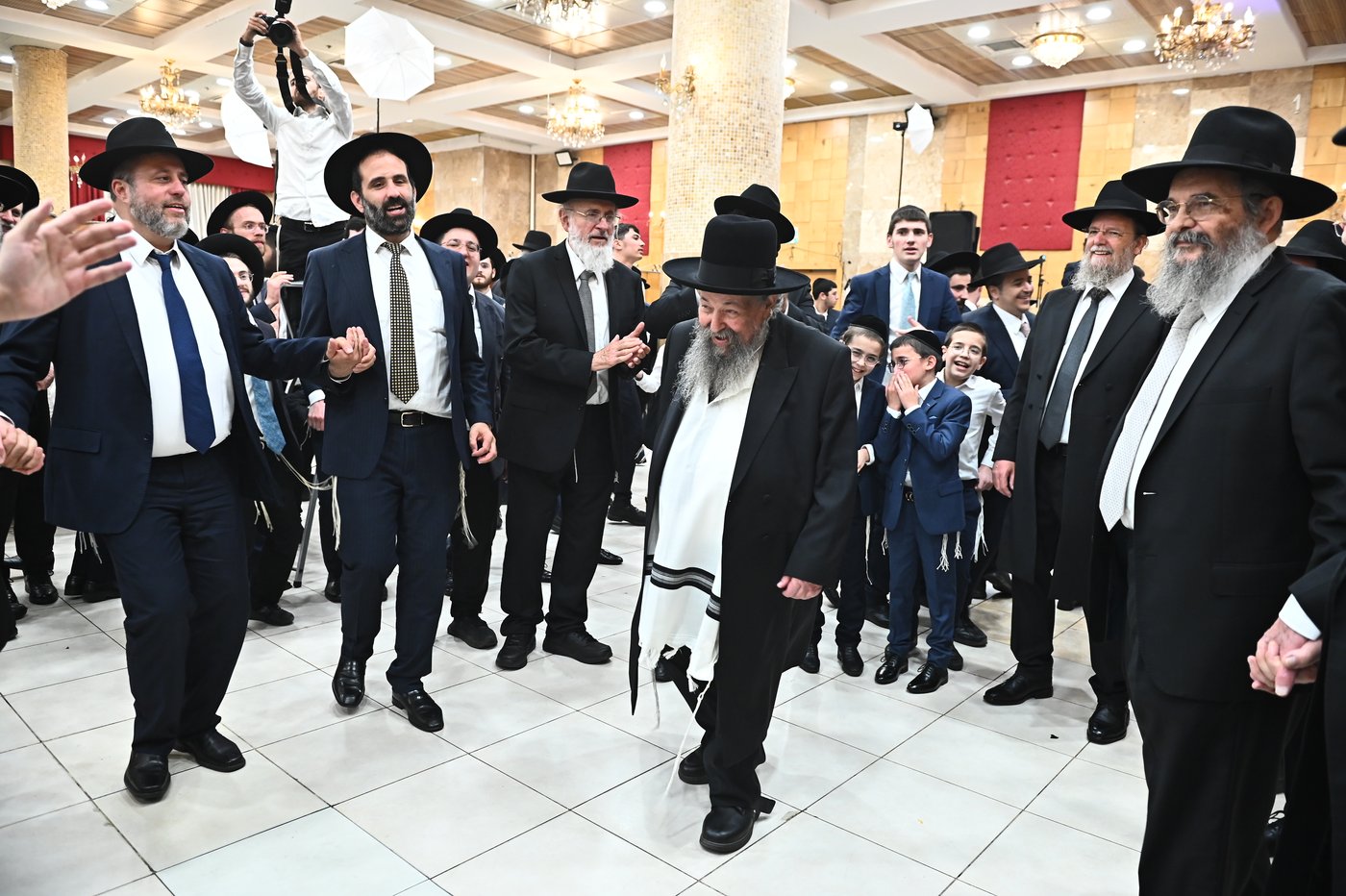 שמחת נישואי צאצאי הגר"א לוי והגרי"ד שפירא